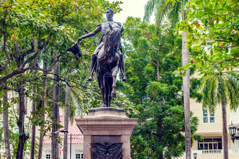 Statue-auf-der-Plaza-de-Bolivar
