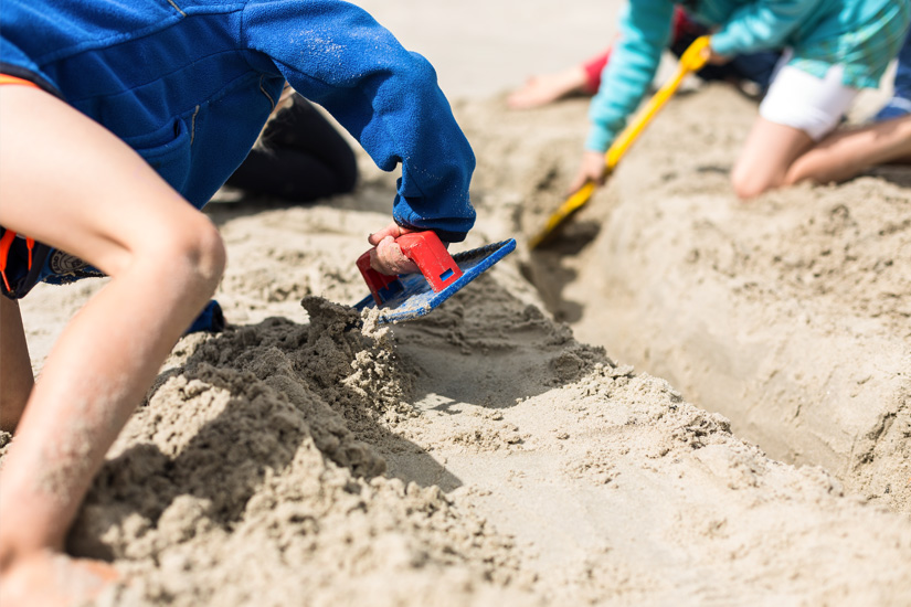 Kinder-Sand-graben