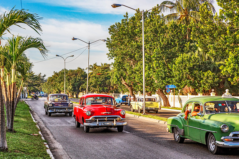 Mit-einem-Oldtimertaxi-durch-Havanna-fahren