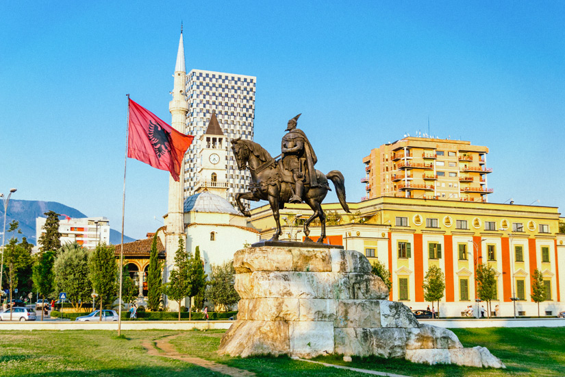 Reiterstandbild-mit-Skanderbeg
