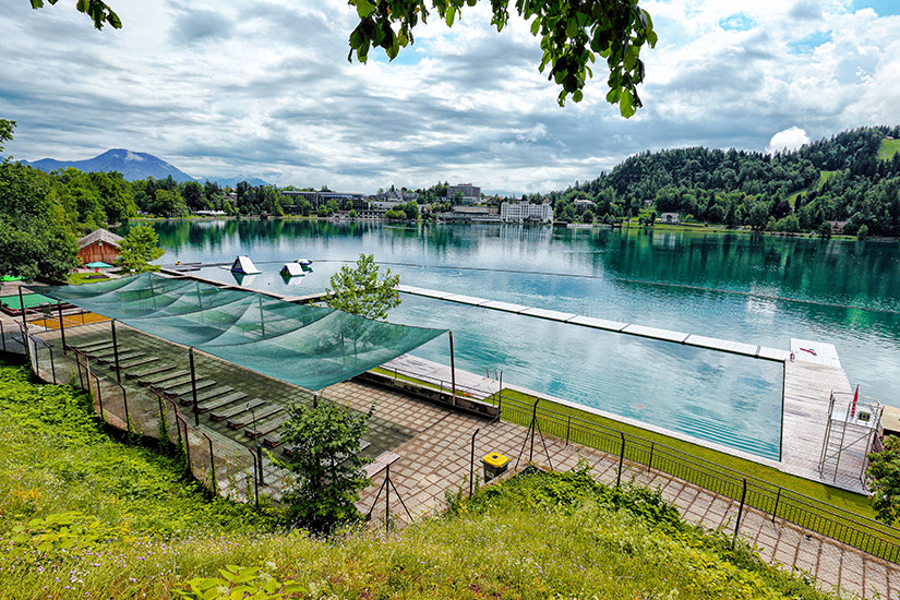 Das-Strandbad-unterhalb-der-Burg