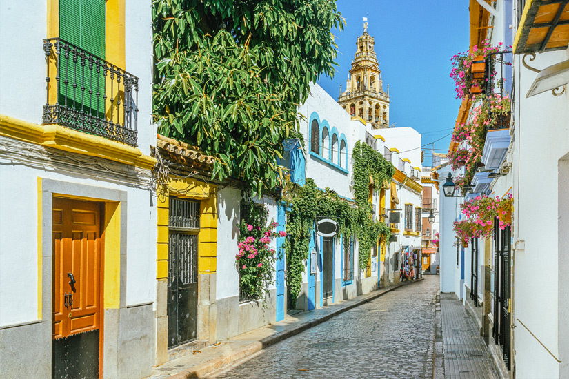 Gasse-im-Juedischen-Viertel-von-Cordoba