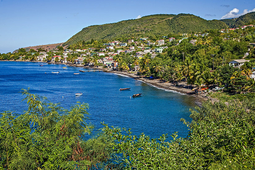 Dorf-an-der-Kueste-von-Dominica