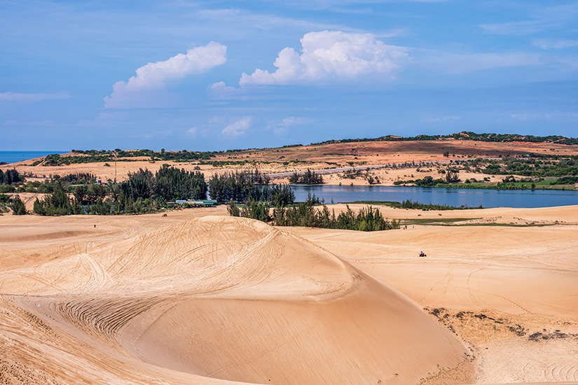 Sandduenen am See Bau Trang