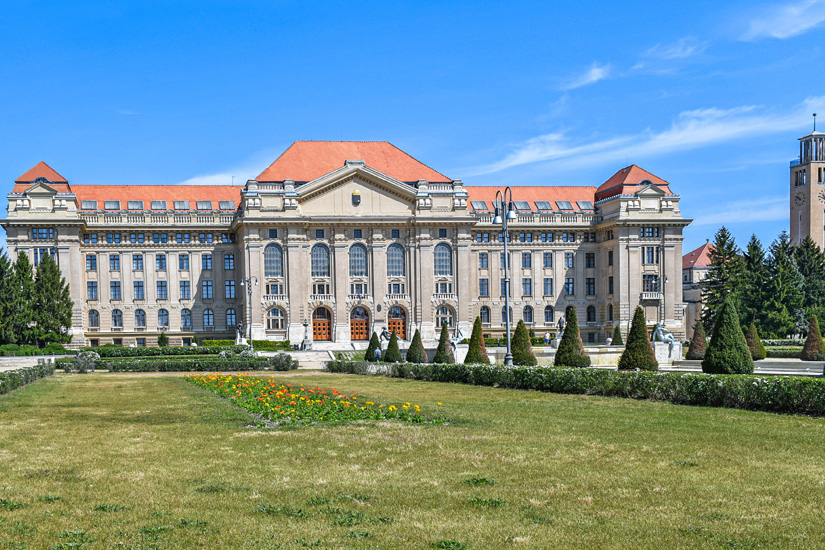 Das Universitaetsgebaeude in Debrecen