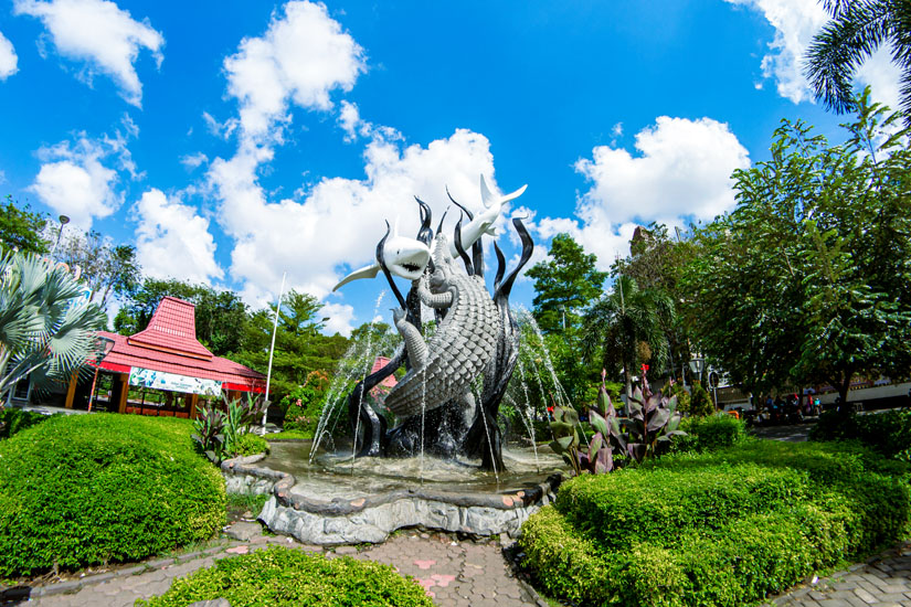 Hai-Krokodil-Statue in Surabaya