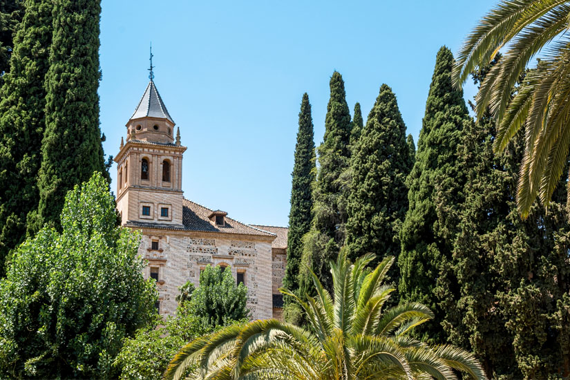 Alhambra: Reistipps zur maurischen Stadtburg in Granada