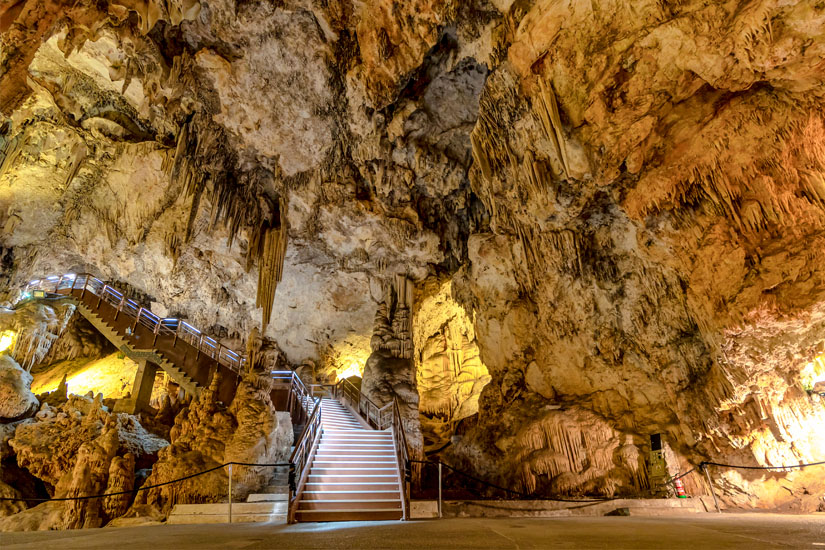 Nerja Hoehlen Caves