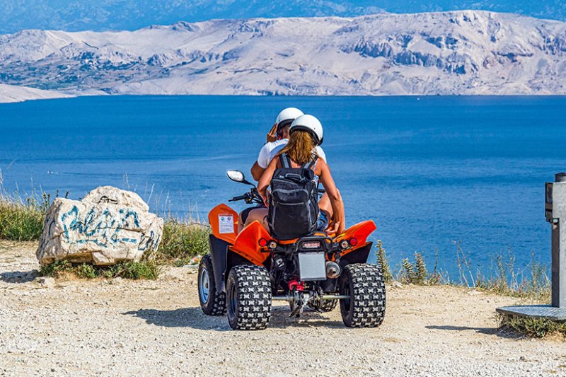 Novalja in Kroatien: Partynächte, Strände und Kultur