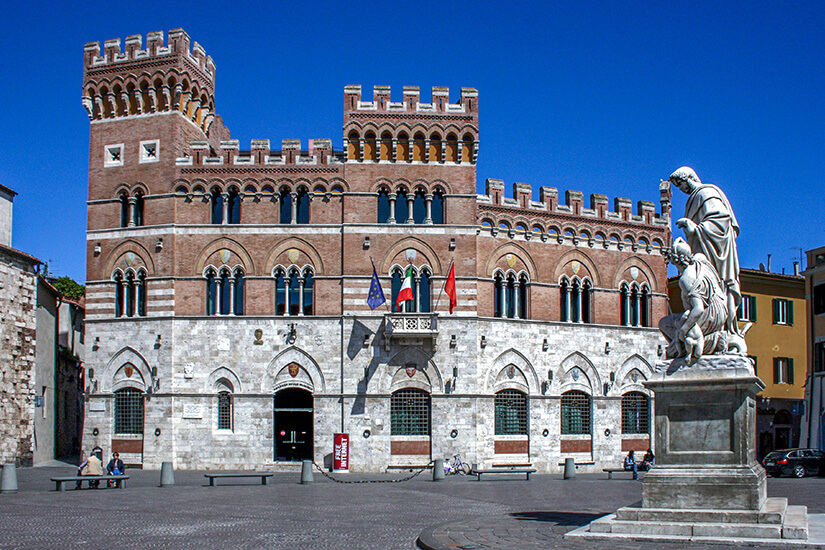 Piazza Dante Palazzo Aldobrandeschi