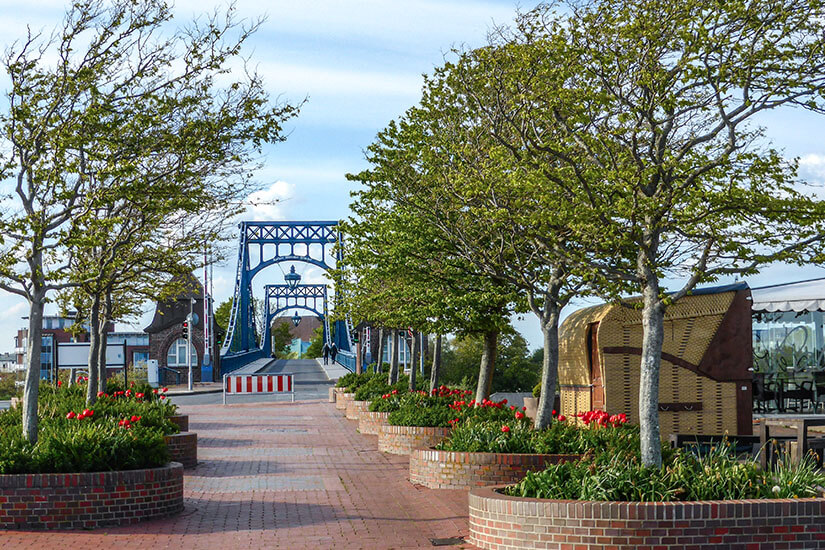 Kaiser Wilhelm Bruecke und Suedstrandpromenade