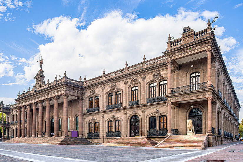 Der Regierungspalast auf der Macroplaza Monterrey Mexiko Macroplaza