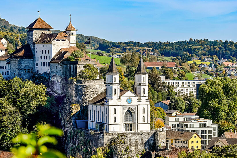 Das majestätische Säli Schlössli thront auf einem Hügel über der Stadt Olten. Olten Schweiz Schloss