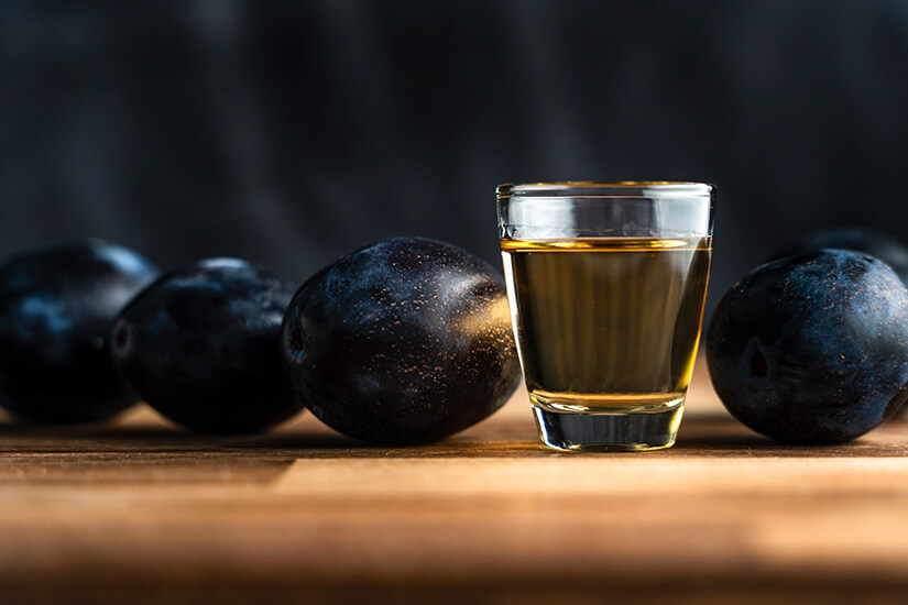 Pflaumen Obstbrand Glas