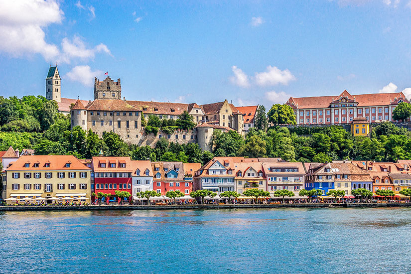Die Altstadt von Meersburg vom Wasser aus betrachtet. Altstadt Deutschland Meersburg