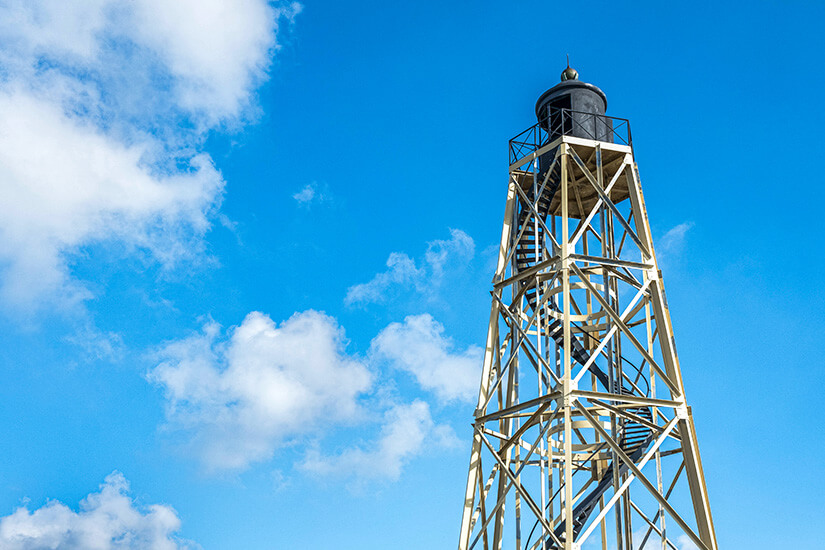 Der obere Teil des Lemmer Leuchtturms ist zu sehen. Lemmer Niederlande Leuchtturm
