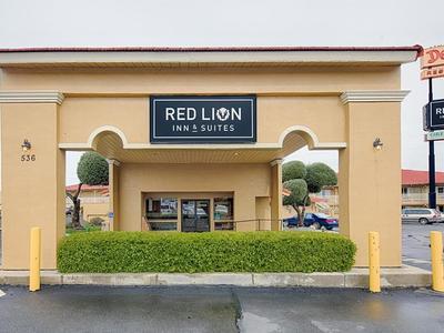 Hotel Red Lion Inn & Suites Redding - Bild 2